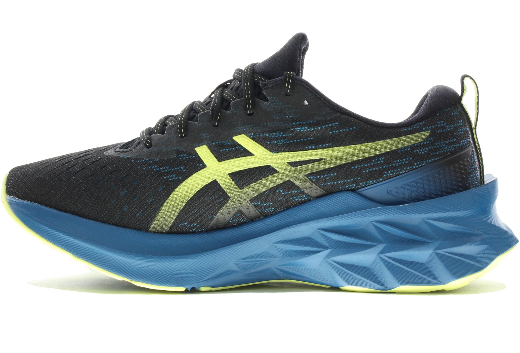 asics novablast 2 vs nike invincible