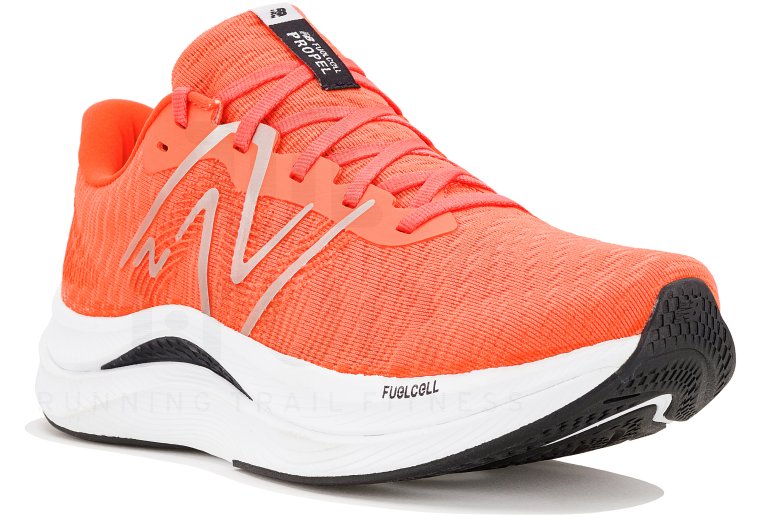 New Balance FuelCell Propel V4