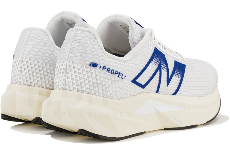 New Balance FuelCell Propel V5