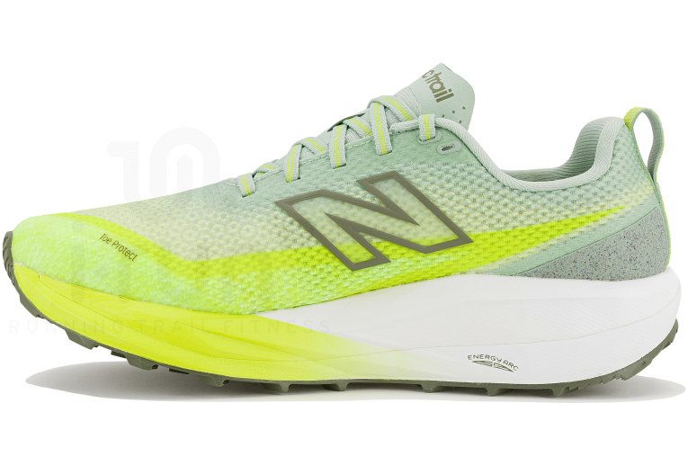 New Balance FuelCell SuperComp Trail V2