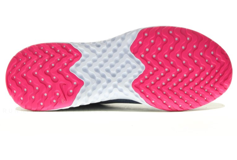 Nike Legend React Shield