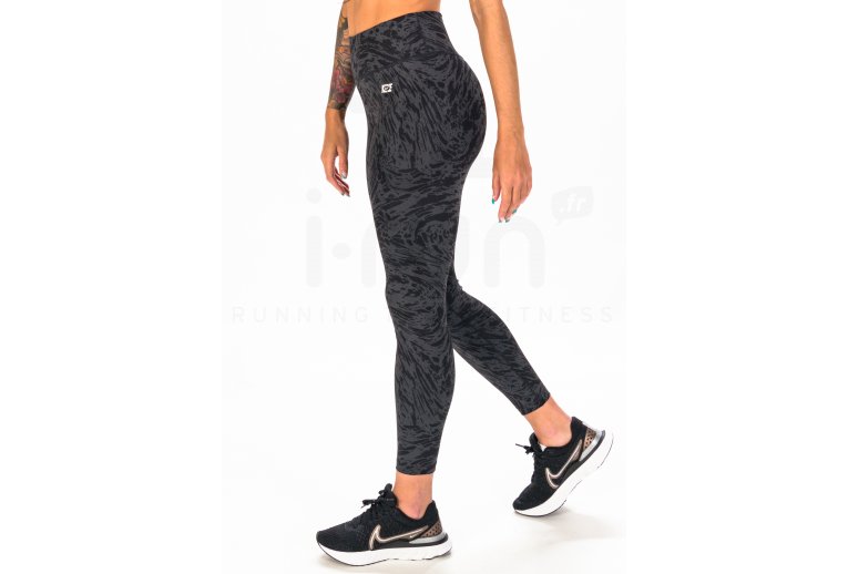 Nike One Icon Clash W